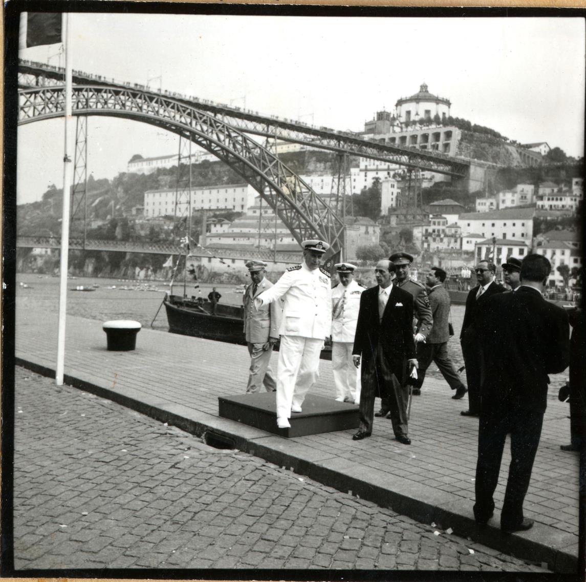 Inauguração da Ponte da Arrábida : chegada do Chefe de Estado à Ribeira