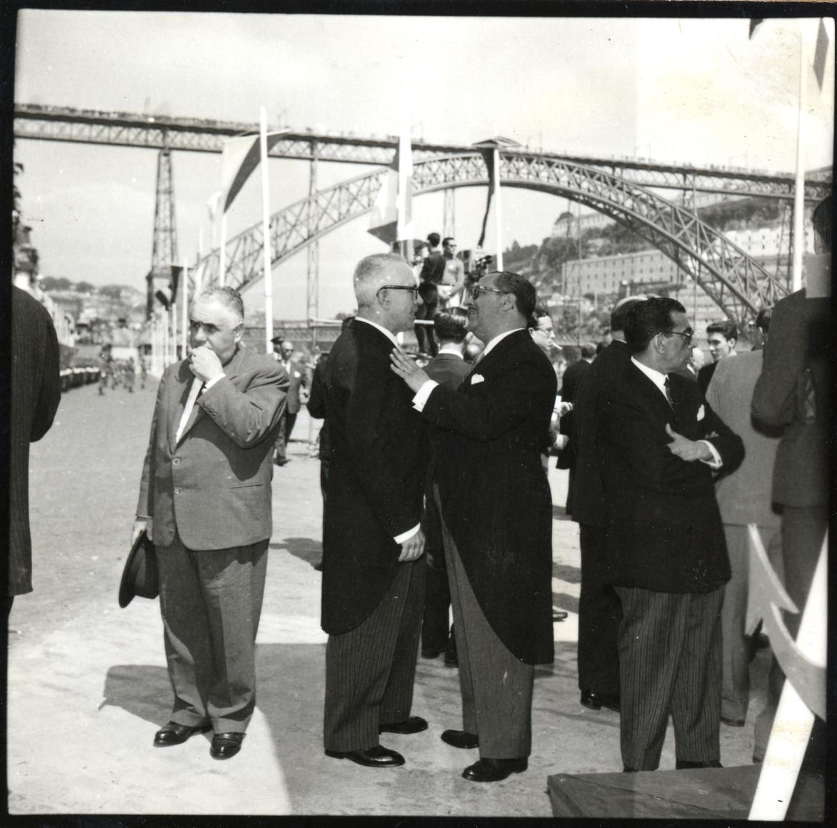 Inauguração da Ponte da Arrábida : chegada do Chefe de Estado à Ribeira