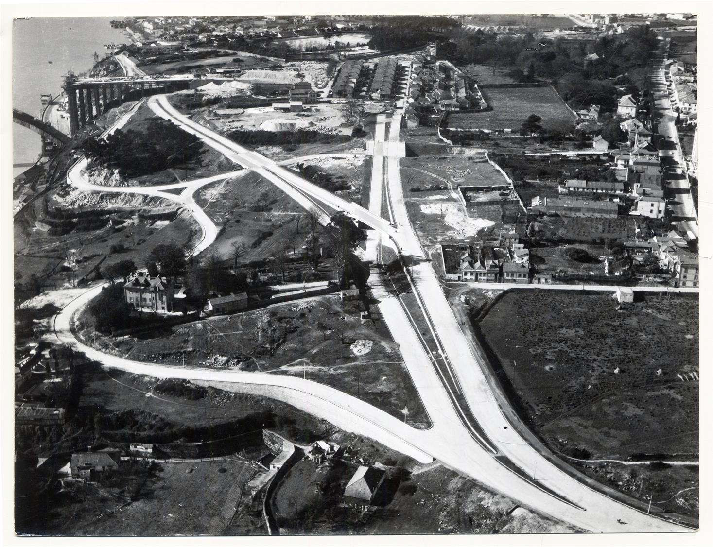 Vista aérea dos acessos norte à ponte da Arrábida