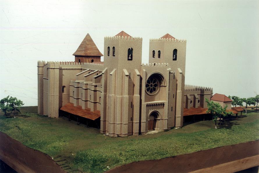 Maqueta da igreja da Sé medieval