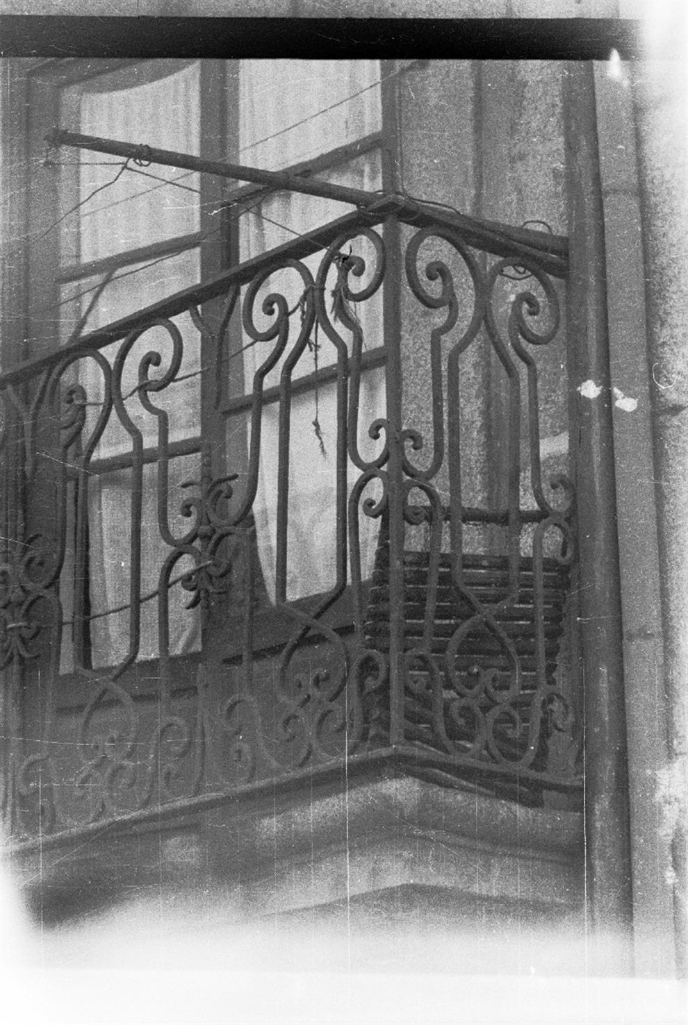 Porto : varanda da casa n.º 83-84 da Rua de Miragaia : pormenor