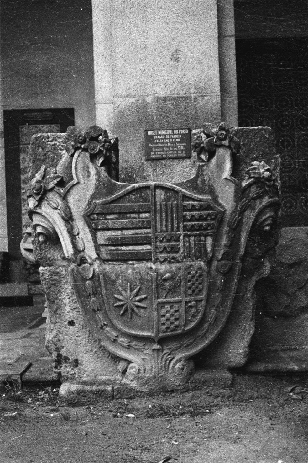 [Porto : brasão dos Ferreiras, Ribeiros, Dias e Sampaios]