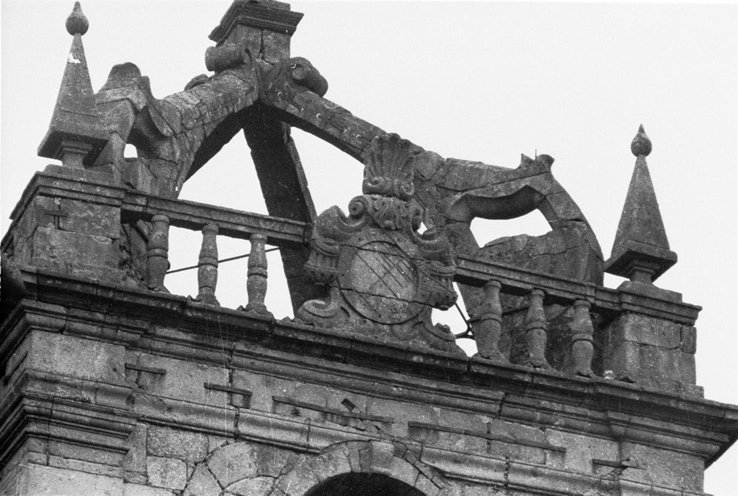 Braga : relógio de sol da torre sul da Sé