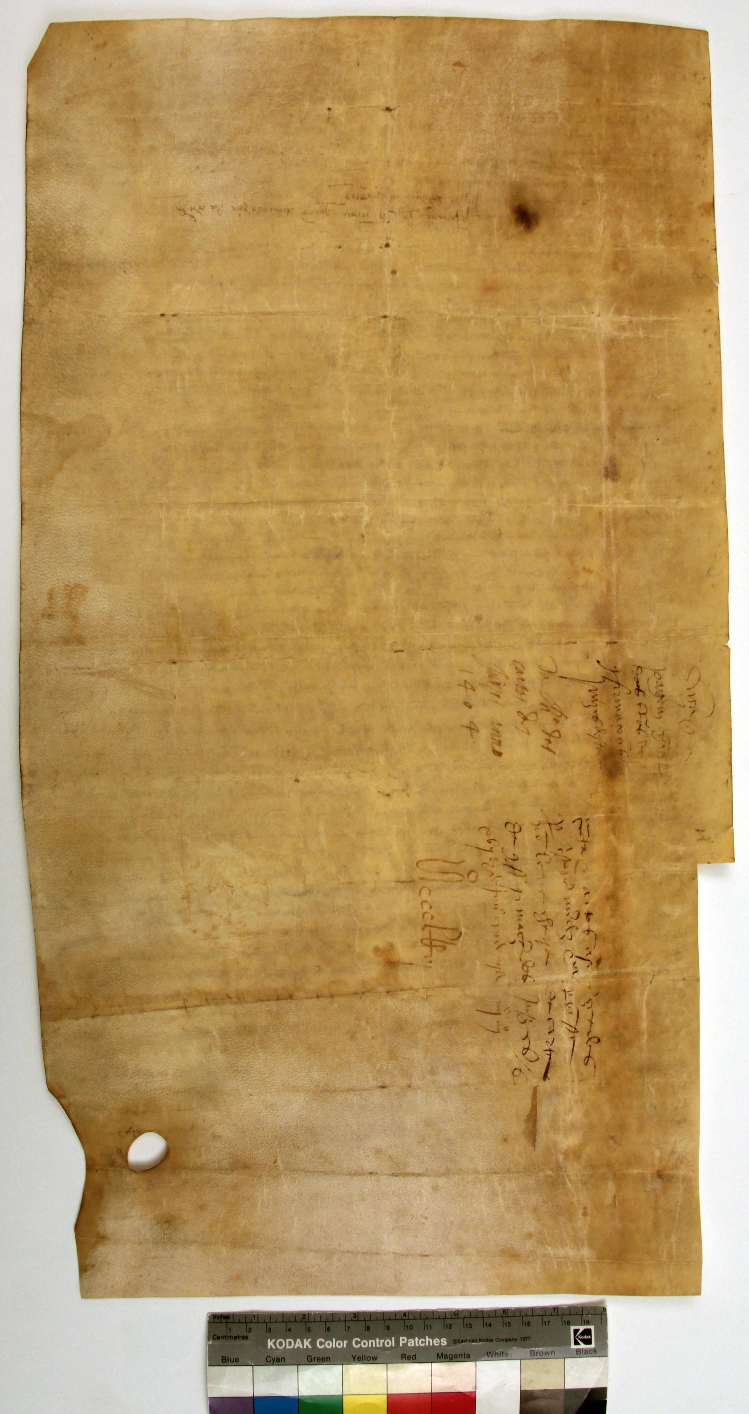 [Escritura em que se regista que o procurador do concelho apresentara uma carta de João Martins, que foi Corregedor do Entre Douro e Minho, pedindo ao juiz que conferisse a sua autoridade ao traslado da mesma]