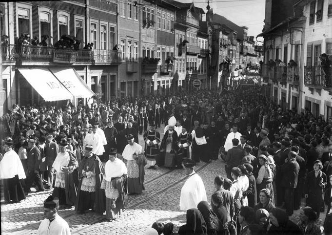 [Cortejo na Rua dos Chãos em Braga]