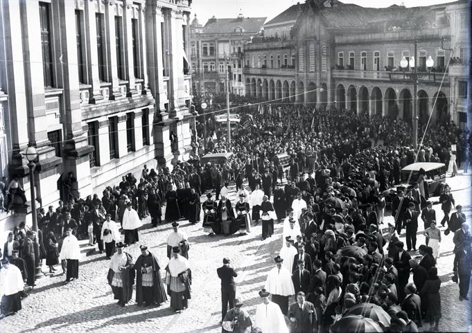 [Cortejo na Rua dos Chãos em Braga]