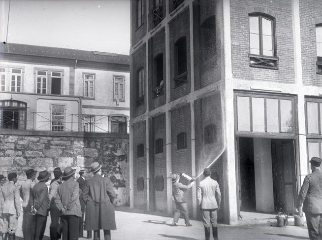 [Casa-Escola dos Bombeiros Municipais do Porto : demonstração]