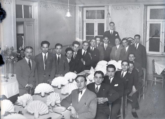 [Grupo de homens]