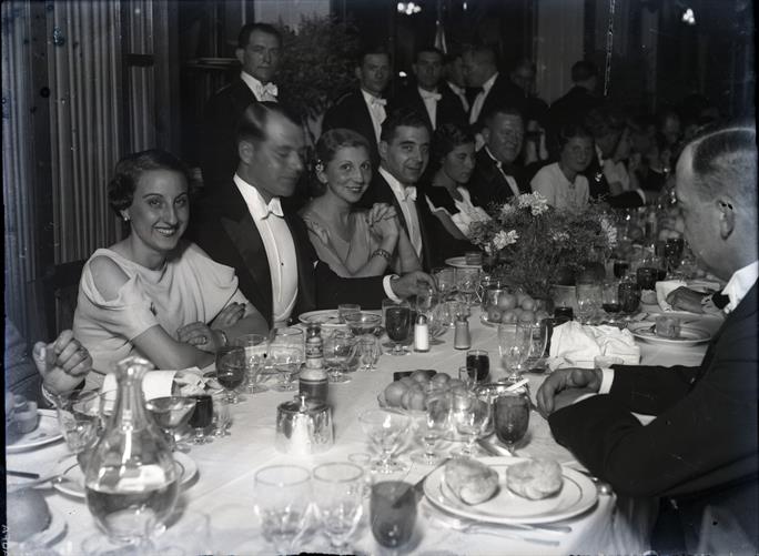 [Banquete]