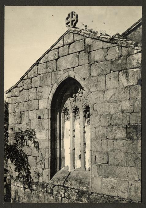 Ancede : concelho de Baião : janela da capela-mor da igreja de Ermelo