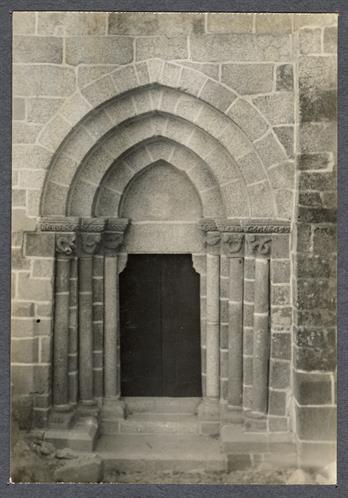 Igreja de Travanca : concelho de Amarante : porta lateral