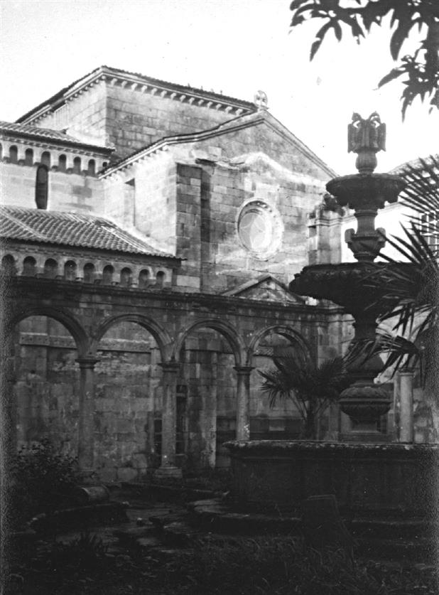 Igreja de Paço de Sousa : concelho de Penafiel : fonte do claustro