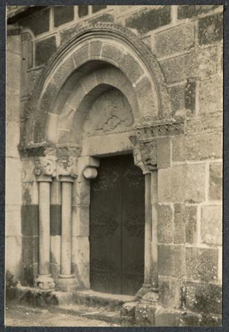 Igreja de Rio Mau : concelho de Vila do Conde : porta lateral norte