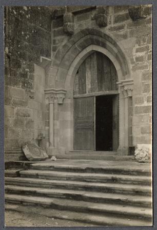 Vila do Conde : porta lateral da Igreja de Santa Clara