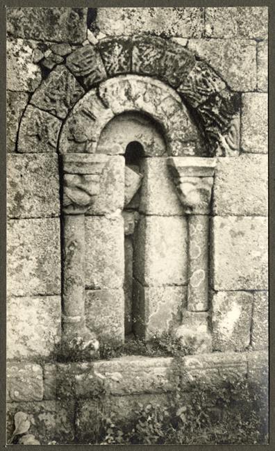 Cárquere : concelho de Resende : janela do panteão dos Condes de Resende, na igreja matriz