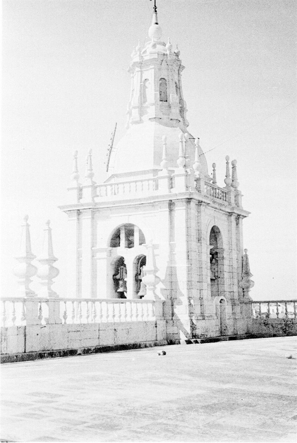 [Lisboa : cúpula da torre sineira da Igreja de São Vicente de Fora]