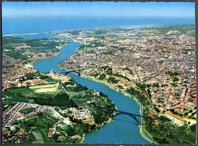 Pontes do Porto e Lisboa : vista aérea do Porto