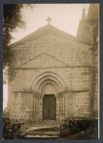 Igreja de Tarouquela : concelho de Cinfães : fachada principal