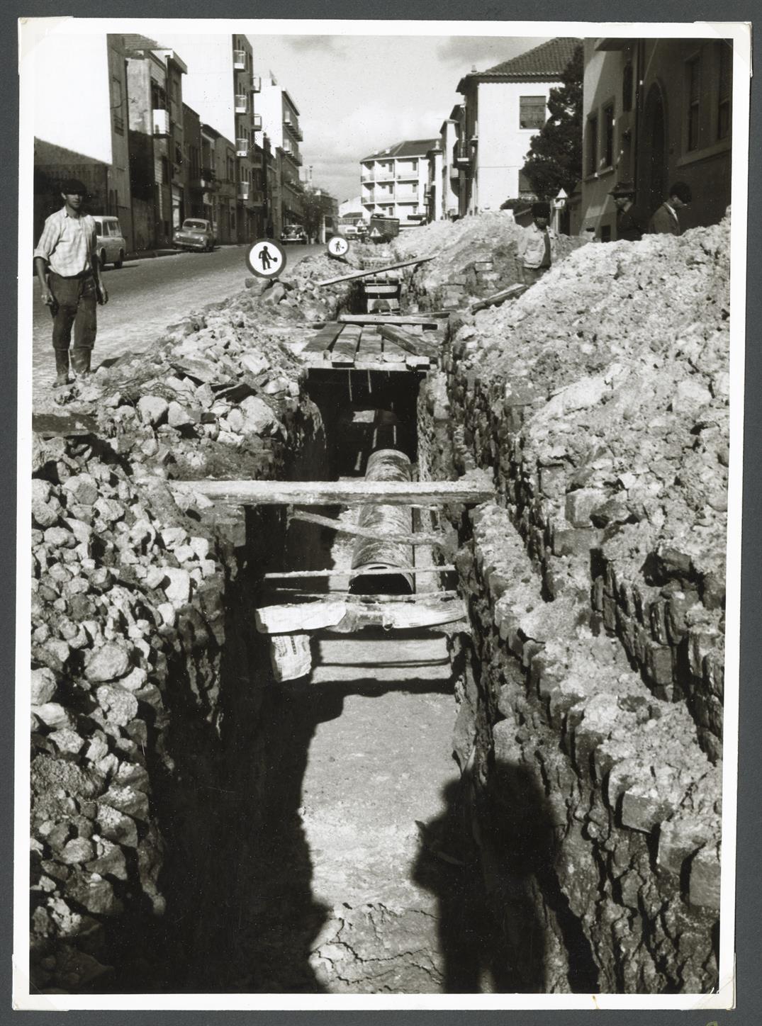 Obras de saneamento na Rua de Pedro Hispano