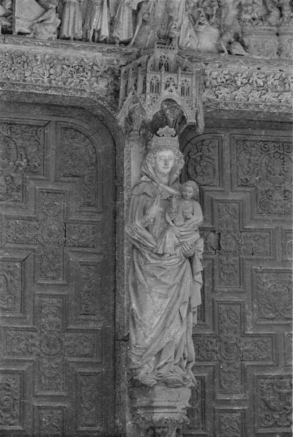 [Leão : Espanha : Catedral : pormenor do pórtico da Virgem Branca]