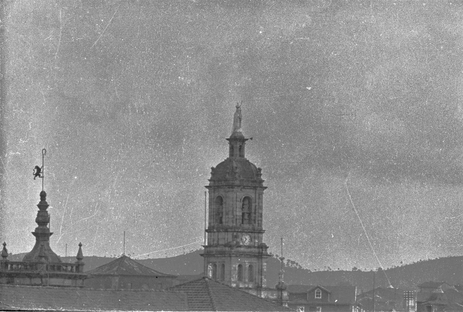[Braga : panorâmica da torre sineira da Igreja do Carmo]