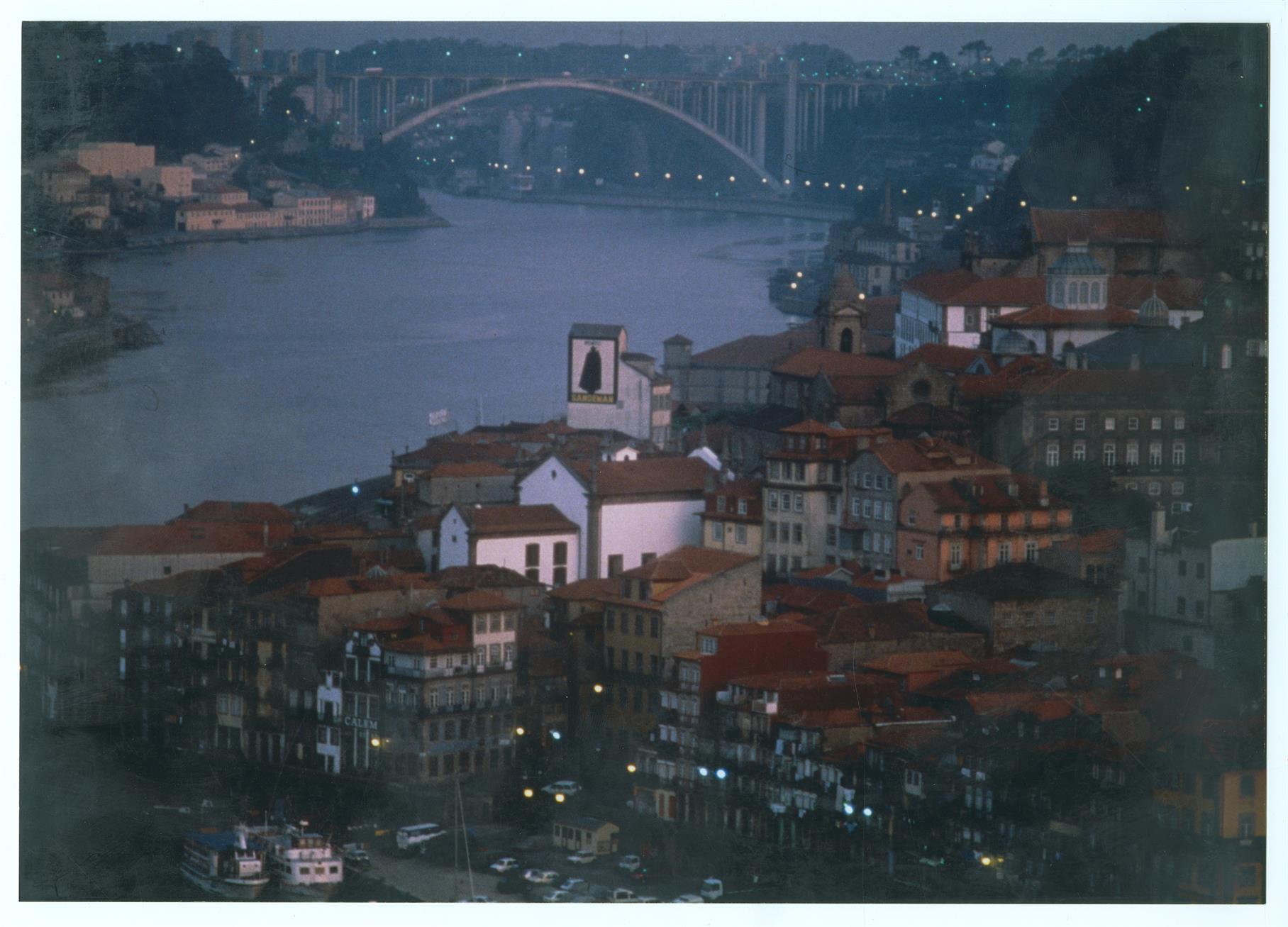 [Zona ribeirinha do Porto : vista panorâmica]