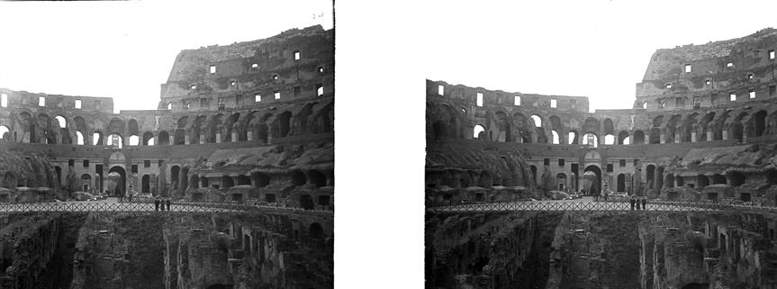 [Vista parcial do Coliseu de Roma]