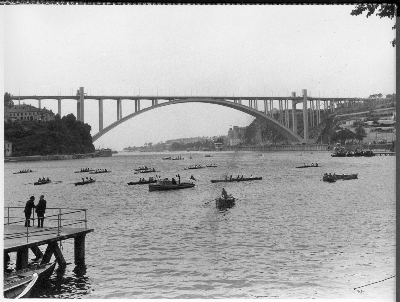 Inauguração da Ponte da Arrábida : Festival e regatas fluviais