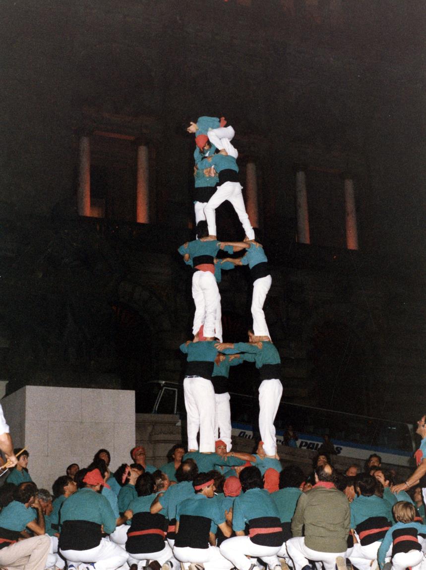 Demonstração do grupo catalão "Castellers de Vilafranca", na Câmara Municipal : pirâmide humana
