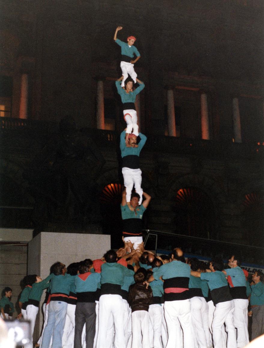 Demonstração do grupo catalão "Castellers de Vilafranca", na Câmara Municipal : pirâmide humana