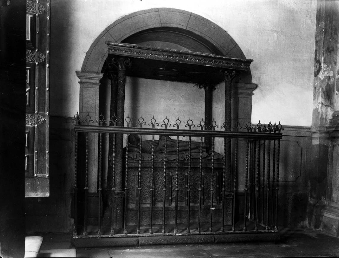Túmulo de bronze do príncipe D. Afonso : séc. XV : Sé de Braga