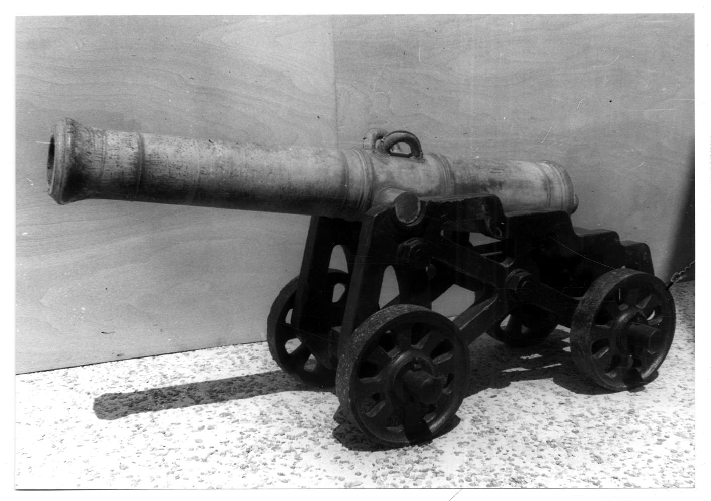 O cerco do Porto : exposição comemorativa do 150º aniversário : canhão