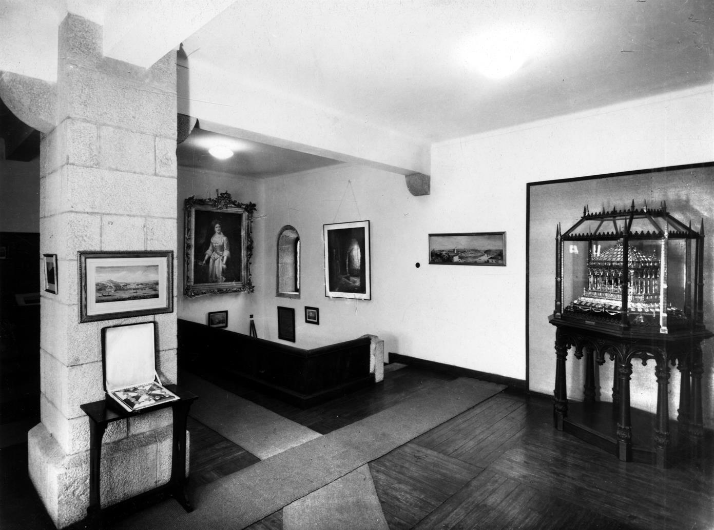 O Gabinete de História da Cidade : salão do primeiro andar
