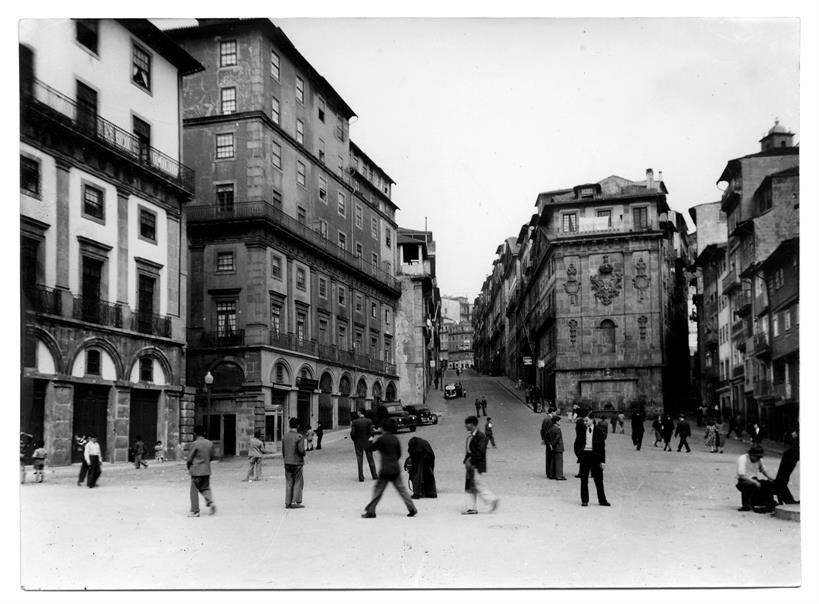 A praça da Ribeira : aspecto actual (1952)