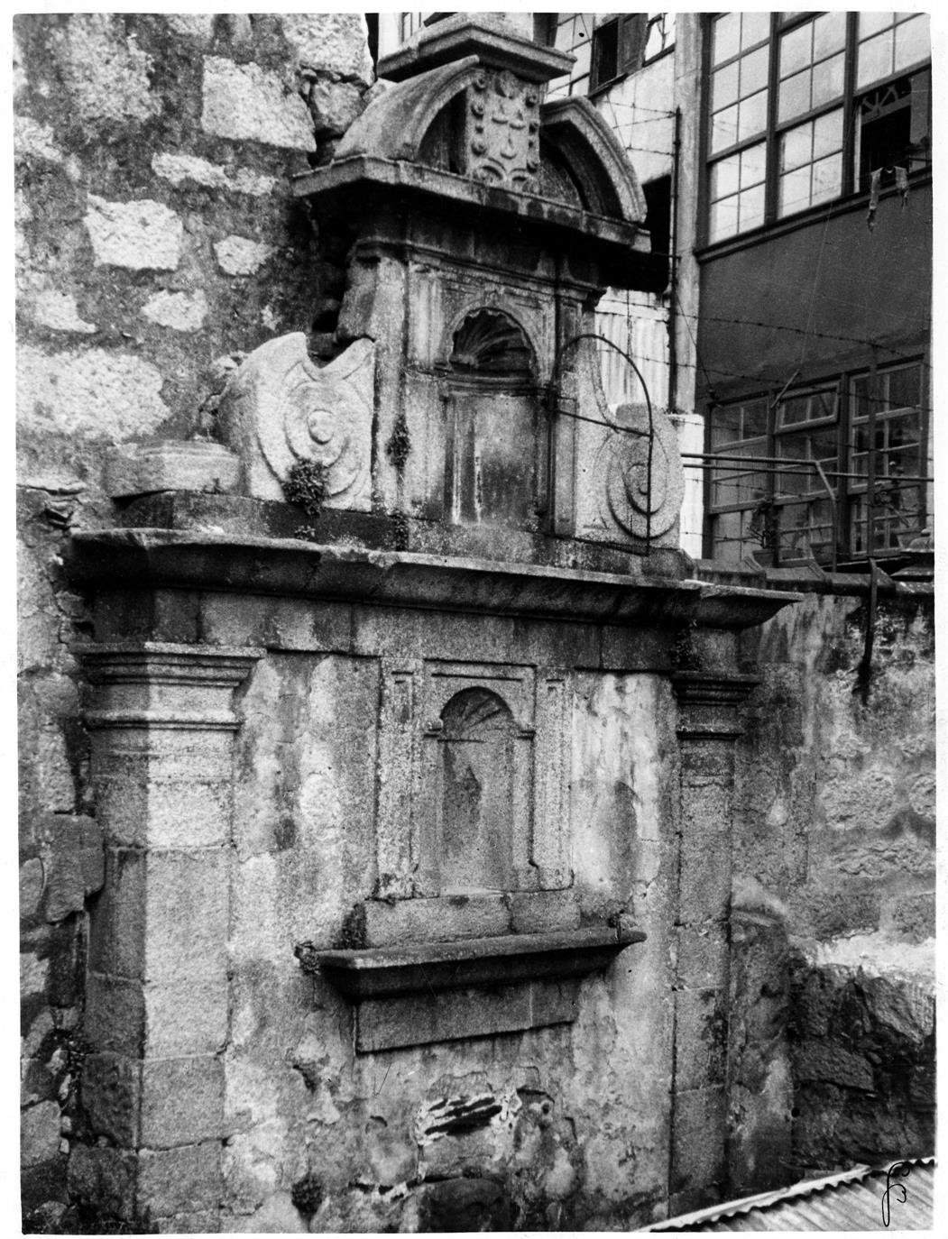 Aspectos arqueológicos e artísticos da cidade do Porto : fonte da Quinta do Pinheiro