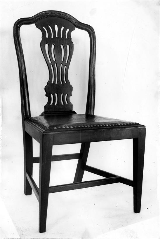Casa-Museu de Guerra Junqueiro : inventário das colecções : cadeira D. Maria