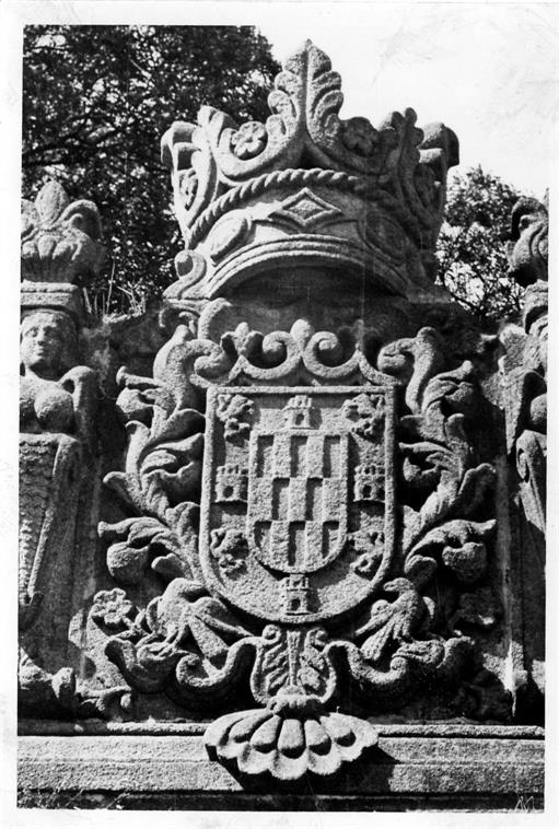 As pedras de armas do Porto : Casa das Sereias, na Rua da Bandeirinha, séc. XVIII