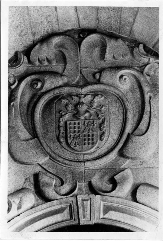 As pedras de armas do Porto : capela de Nossa Senhora da Esperança, no claustro da Sé Catedral, séc. XVII