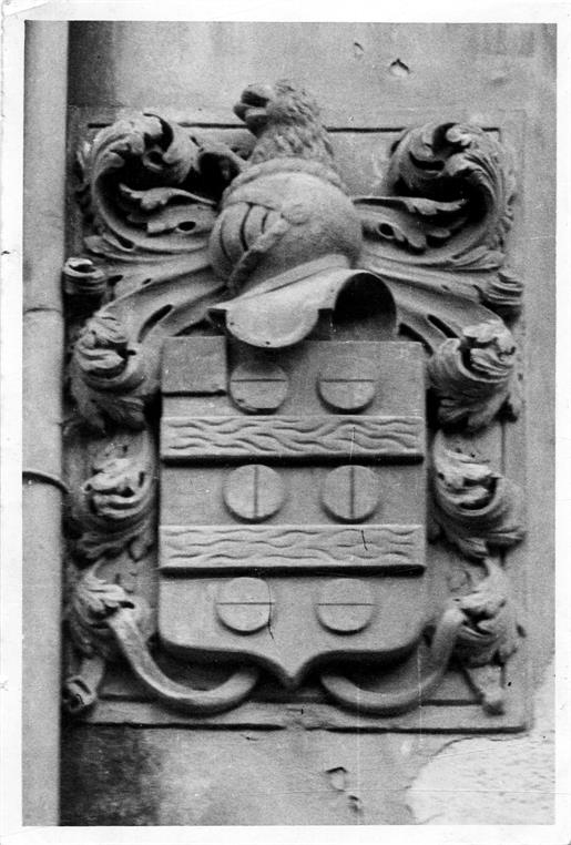 As pedras de armas do Porto : Casa dos Castros na Rua Chã, séc. XVIII