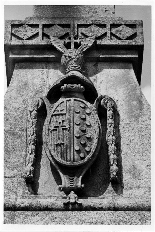 As pedras de armas do Porto : Cemitério da Lapa : jazigo de José António de Castro-Pereira