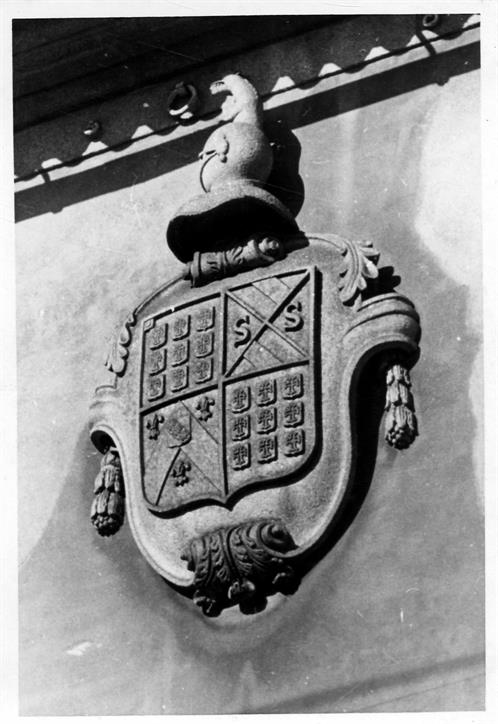 As pedras de armas do Porto : casa, n.º 336 a 346 da Rua de Entre Paredes, século XIX