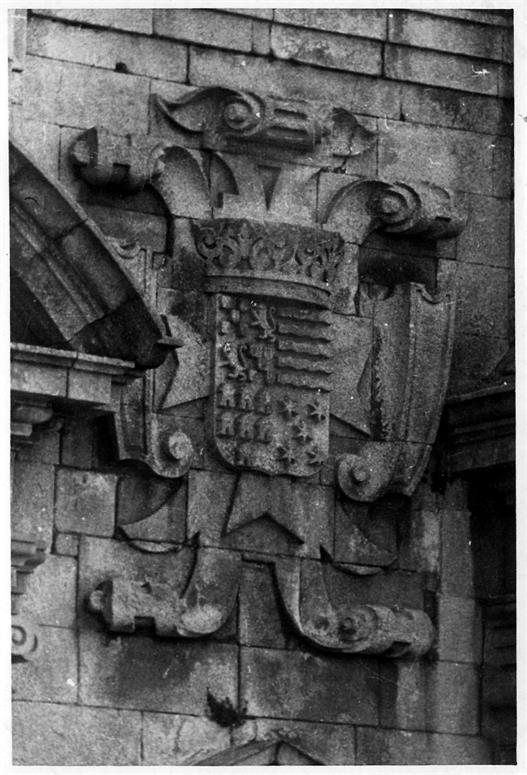 As pedras de armas do Porto : fachada da capela do Convento dos Grilos, século XIX