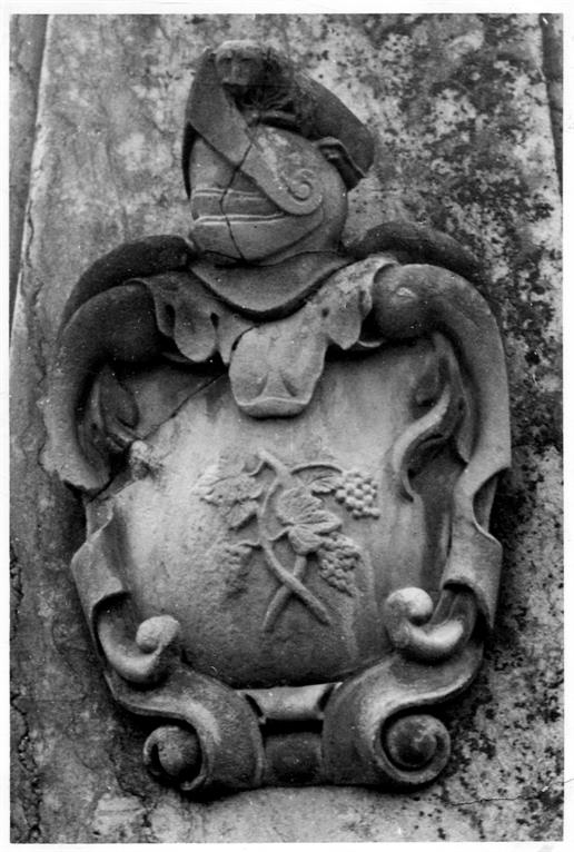 As pedras de armas do Porto : Cemitério do Prado do Repouso : jazigo de Jerónimo de Cerqueira Vilaça Bacelar