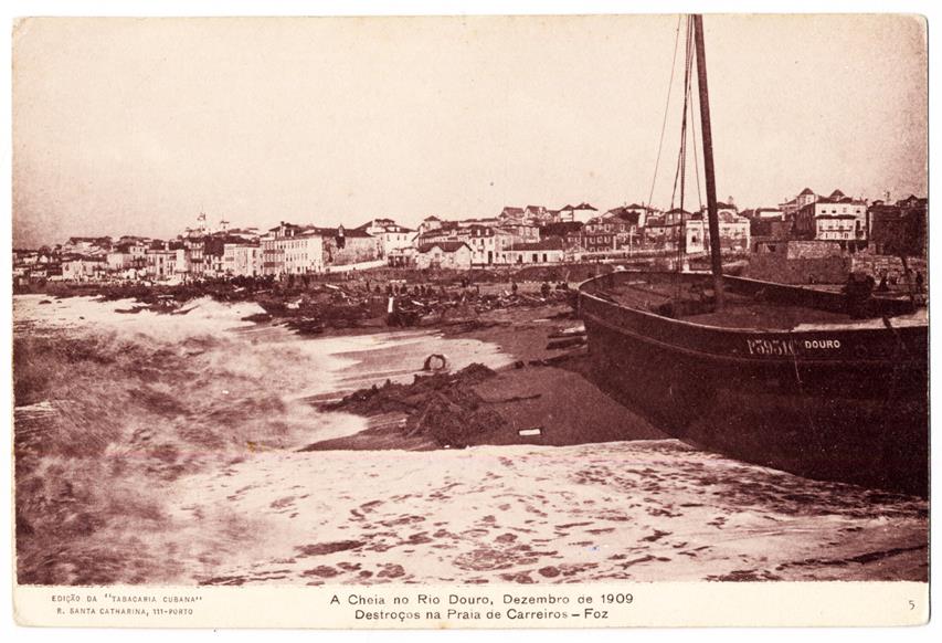 A Cheia no Rio Douro, Dez. 1909 : destroços na Praia de Carreiros : Foz