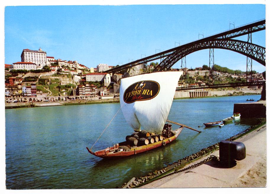 Porto : O Douro : Barco Rabelo e vista parcial da cidade