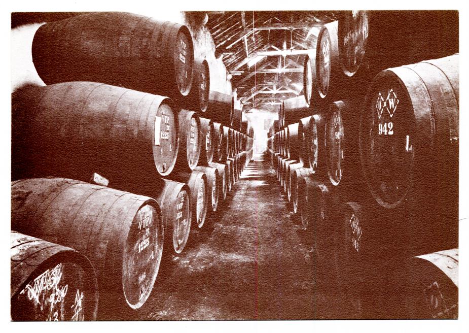 Os vinhos do Norte de Portugal : armazém de Vinhos do Porto