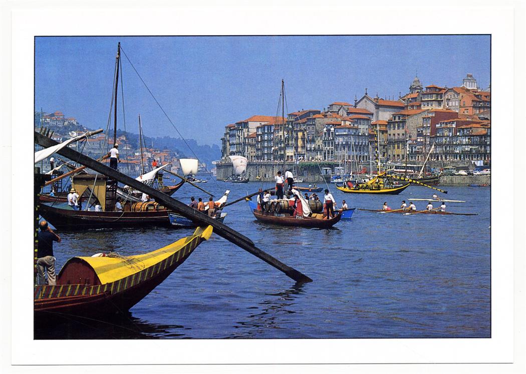 Porto : barcos rabelo em frente à Ribeira