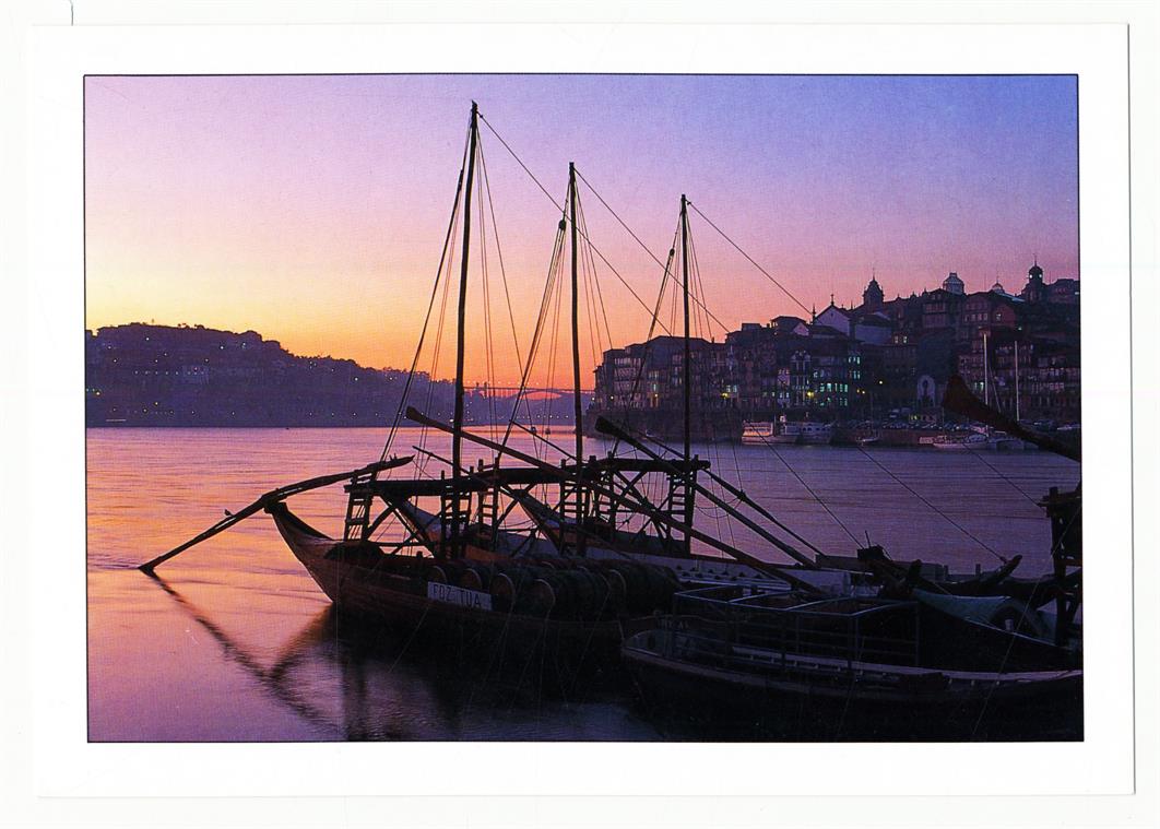 Porto : barcos rabelo em frente à Ribeira