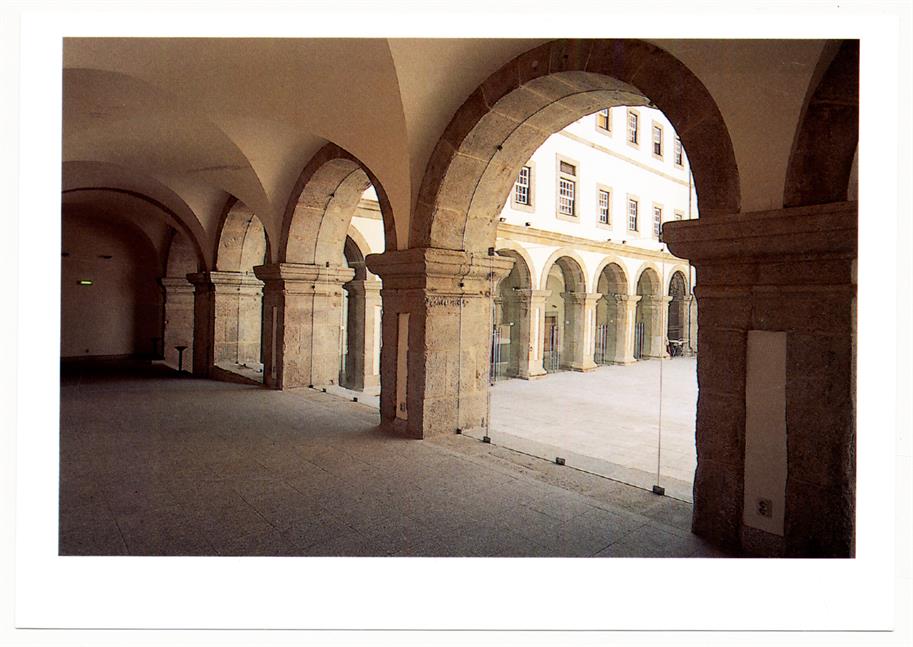 O Mosteiro de São Bento da Vitória : 400 anos : claustro dos carros do mosteiro : Arquivo Distrital do Porto : claustro