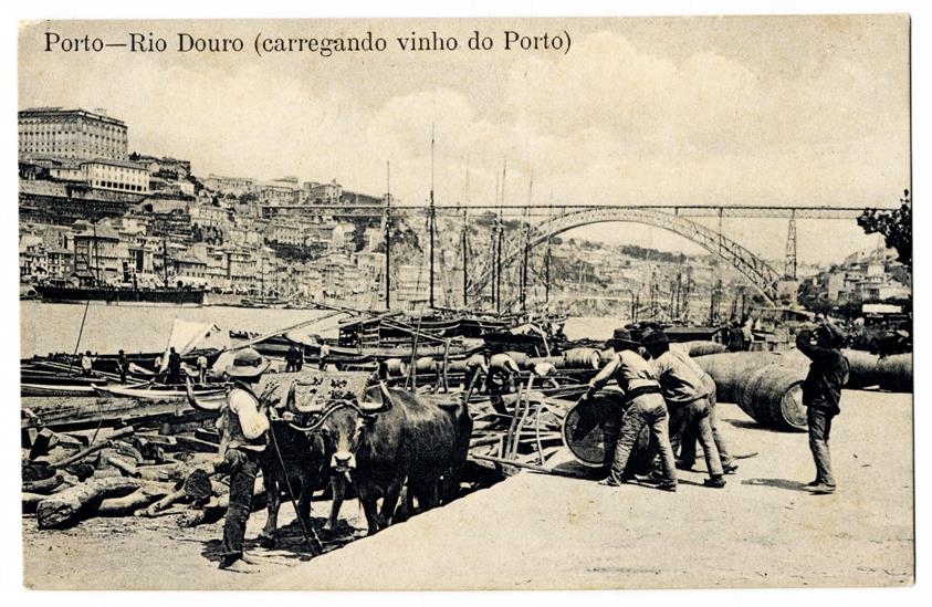 Porto : Rio Douro :carregando vinho do Porto